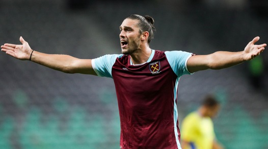 West Ham, paura per Carroll: minacciato da due uomini armati