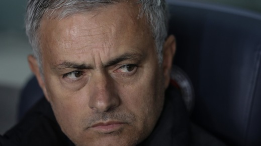 Manchester United, Mourinho vuole cacciarne otto: anche Darmian e Schweinsteiger