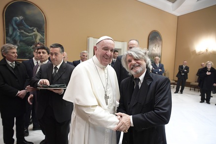Sampdoria da Papa Francesco: Ferrero gli regala la maglia