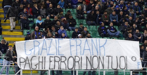 Inter, striscioni contro giocatori e club a San Siro