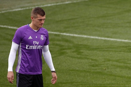 Real Madrid, infortunio al piede per Kroos