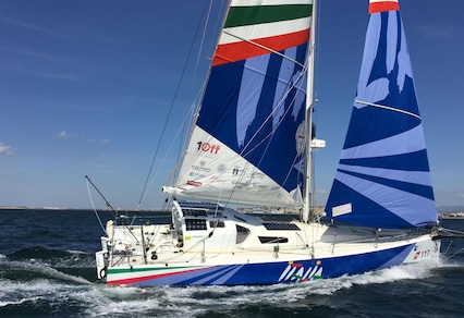 Vela: Gaetano Mura naviga verso l'Equatore a 8-10 nodi