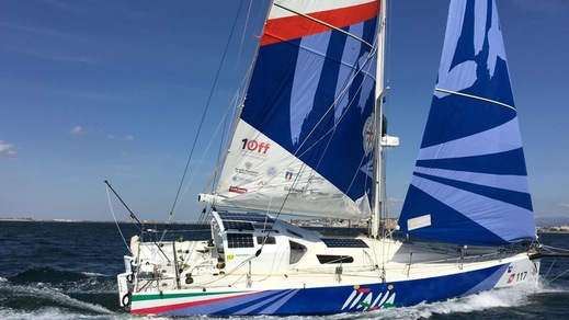 Vela: Gaetano Mura naviga verso l'Equatore a 8-10 nodi