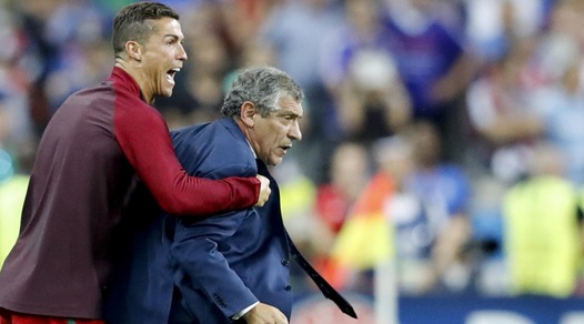 Fifa, Cristiano Ronaldo: «Voterò Fernando Santos e non Zidane come miglior tecnico»