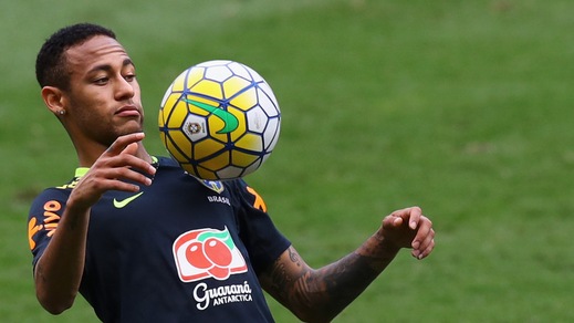 Parla il papà di Neymar: «Chi lo vuole paghi 430 milioni di euro»