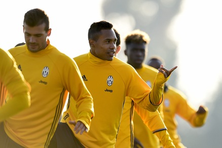 Juventus, Hernanes e Alex Sandro che grinta a Vinovo