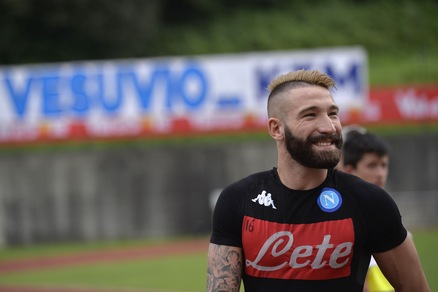 Napoli, Tonelli prende in giro Giaccherini: «Hai perso»