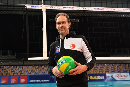 Volley: Superlega, Bernardi sulla panchina di Perugia al posto di Kovac