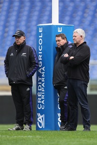 Rugby, All Blacks concentrati durante l'allenamento all'Olimpico