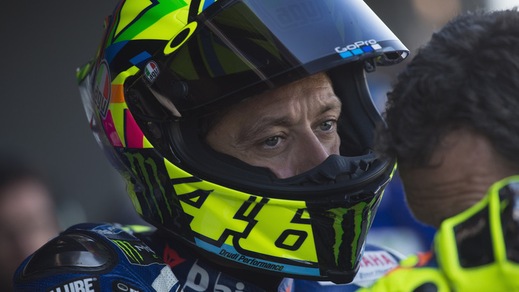 Moto GP, Yamaha a due tempi nelle libere: Lorenzo primo, Rossi ottavo