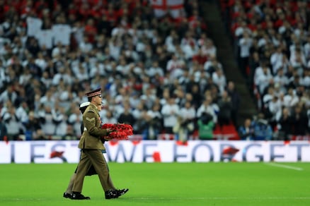 Inghilterra-Scozia, poppy in campo a Wembley