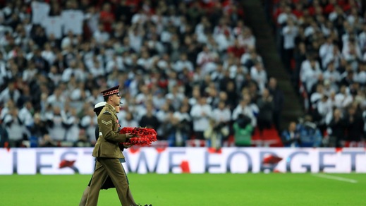 Inghilterra-Scozia, poppy in campo a Wembley