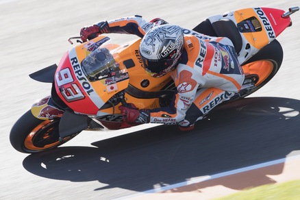 MotoGp, Valencia: Marquez domina le terze libere, Rossi nono
