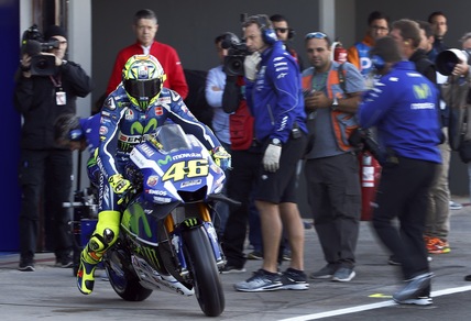 MotoGp, Rossi: «Prima fila ok, domani punto al podio»