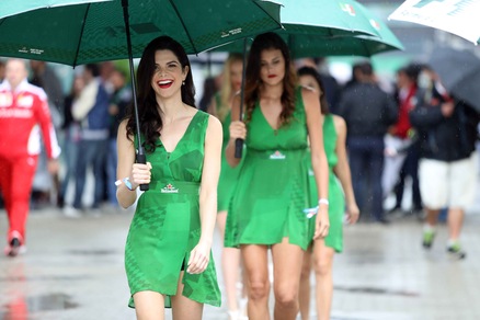 F1, Gp Brasile: piove sul circuito, arrivano le ombrelline...