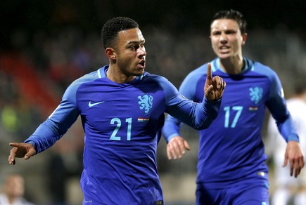 Russia 2018, Depay salva l'Olanda. Svizzera a punteggio pieno