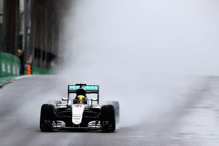 F1, Gp Brasile: trionfa Hamilton, poi Rosberg e Verstappen. Vettel quinto