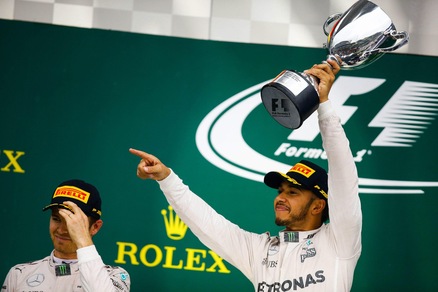 F1, Hamilton: «Oggi abbiamo fatto la storia»