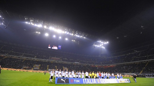 Italia-Germania, fischi all'inno tedesco ma gli azzurri applaudono