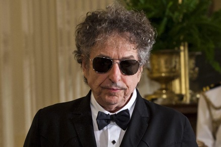 Nobel, Bob Dylan a Stoccolma l'anno prossimo