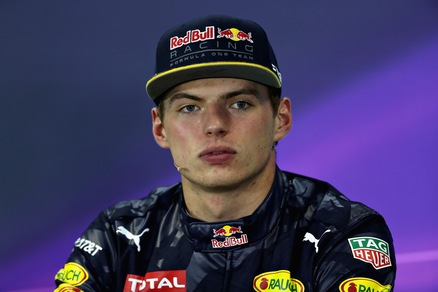 F1 Red Bull, Verstappen: «Resto con i piedi per terra»