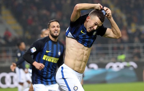 Serie A, Milan-Inter 2-2: Suso show, pari in extremis di Perisic