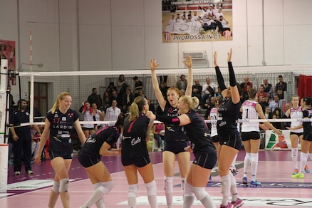 Volley: A2 Femminile, per Pesaro sesta vittoria ma Filottrano non molla