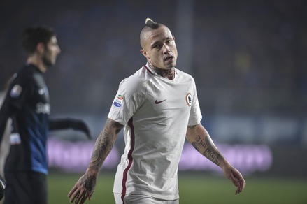 Roma, confusione in panchina: furia Nainggolan