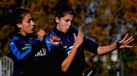 Italia, le azzurrine scendono in campo