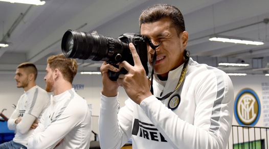Inter, serenità post-derby: Murillo fa il fotografo