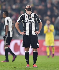 Juventus, Higuain ko: salta il Siviglia