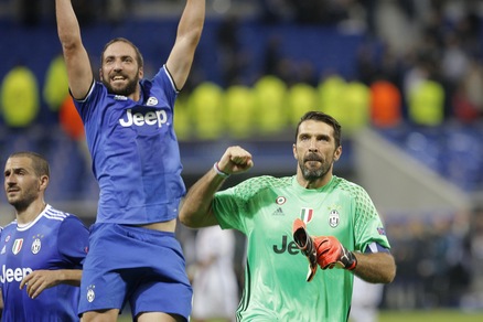 Uefa: Bonucci, Buffon e Higuain candidati per la Squadra dell'anno