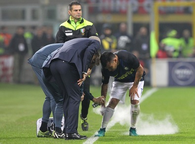 Lesione al menisco per Medel, rischia stop di un mese