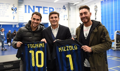 Inter, ci sono Fognini e Nizzolo ad Appiano: in posa con Zanetti