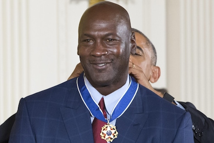 Michael Jordan premiato da Obama, commozione alla Casa Bianca