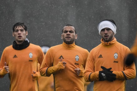Juventus, come piove a Vinovo! Dani Alves non gradisce