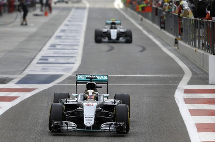 F1, Gp Abu Dhabi: Mercedes avanti nelle libere, Vettel quinto