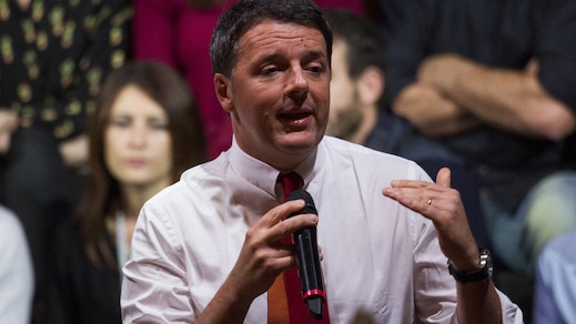 Renzi: «Contento se Berlusconi non vende il Milan»