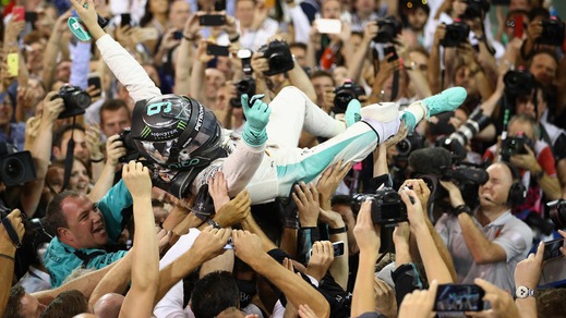 F1 Abu Dhabi: Gp ad Hamilton, Rosberg campione, podio Vettel