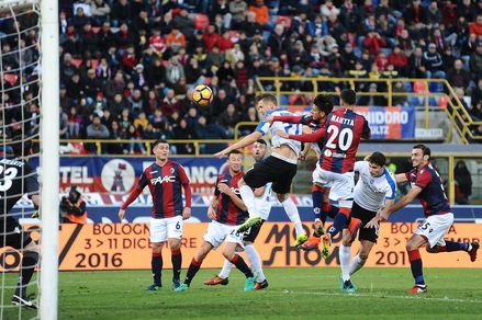 Serie A, Bologna-Atalanta 0-2, Cagliari-Udinese 2-1, Crotone-Sampdoria 1-1