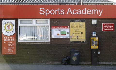 Grave l'allenatore-pedofilo inglese: si sospetta il tentato suicidio