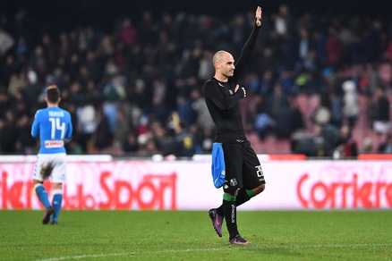 Napoli-Sassuolo, Cannavaro sotto la curva B: canta "Un giorno all'improvviso"