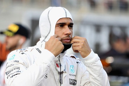 F1, Hamilton svela il casco disegnato dai fan