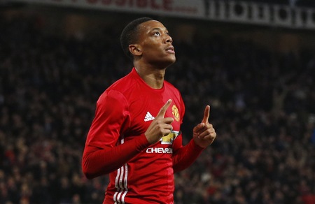 Psg, continua il pressing su Martial