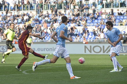 Serie A, Lazio-Roma: i bookie puntano su tiri, pali e fuorigioco