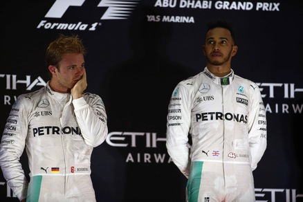 F1, Hamilton a Rosberg: «Complimenti, hai meritato il titolo»