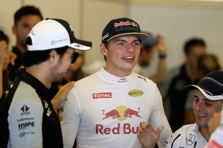 F1: la Mercedes chiama Verstappen, ma è solo uno scherzo