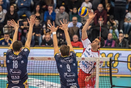 Volley: Superlega, la Lube perde a Modena ma è Campione d'inverno