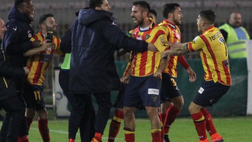 Lega Pro Messina-Lecce 0-3. Giallorossi da soli in vetta