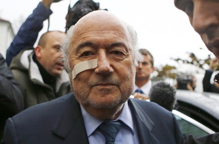 Blatter attacca Infantino: «Non mi risponde al telefono»